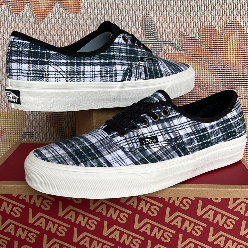 Vans WMNS Authentic
Grunge Plaid Multi
VN0009PVBMB
Sneakers